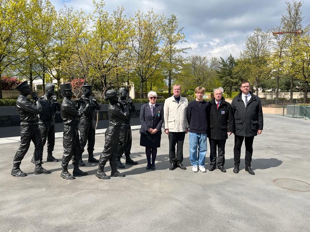 Remise d’un prix du concours « Bulles de mémoire » à un lycéen des Yvelines  et à des demoiselles de la Légion d’honneur au MOPEX