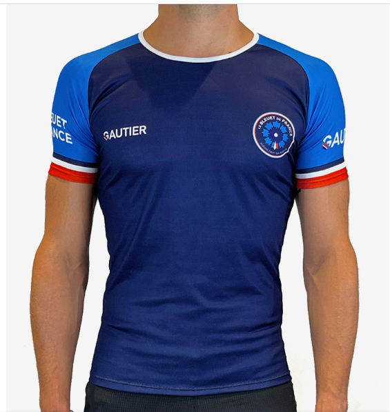 Notre Fleur du Souvenir, le Bleuet de France sur un maillot multisport fabriqué en France.