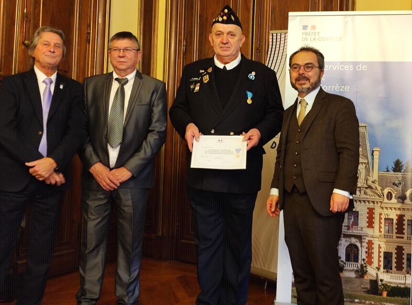 Régis Cambon, délégué adjoint de l’ANOPEX de la Corrèze, décoré de la MJSEA