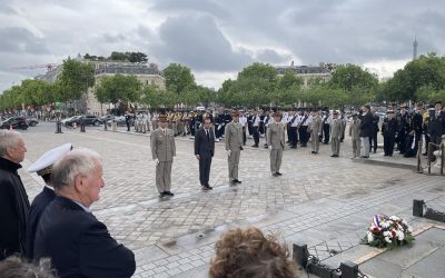 Ravivage de la Flamme sous l’Arc de Triomphe par le ministre des armées
