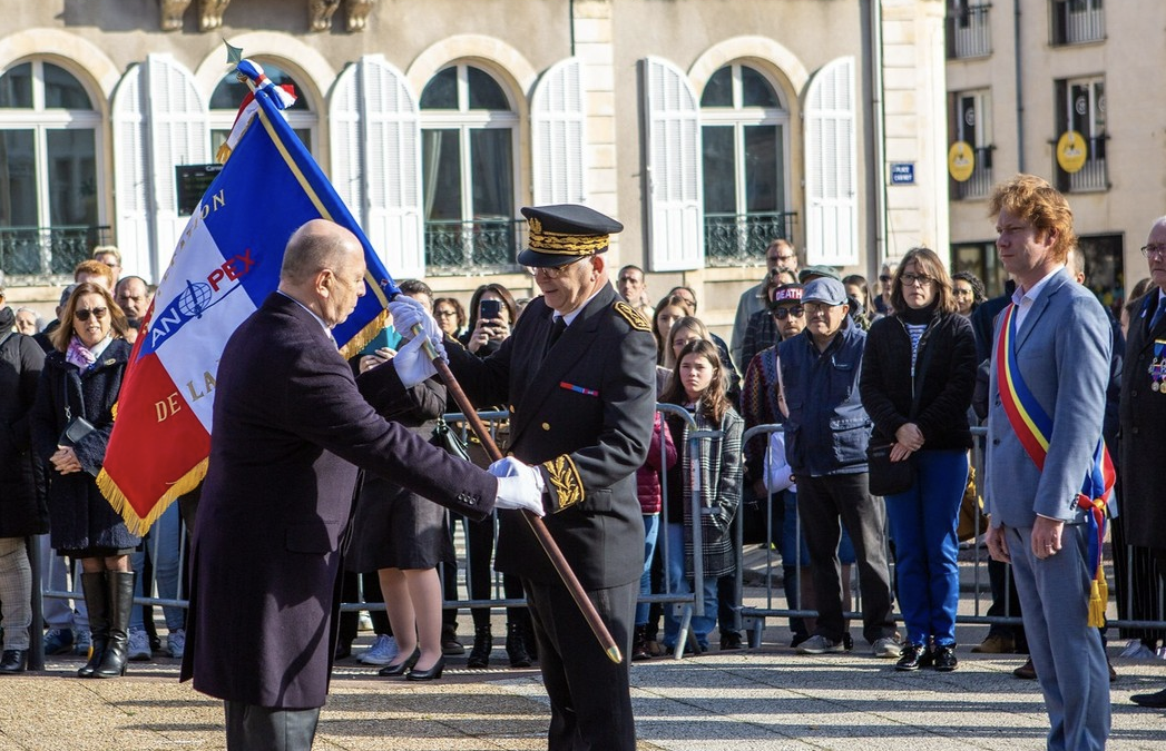 L’ANOPEX de la Nièvre reçoit son drapeau à Nevers