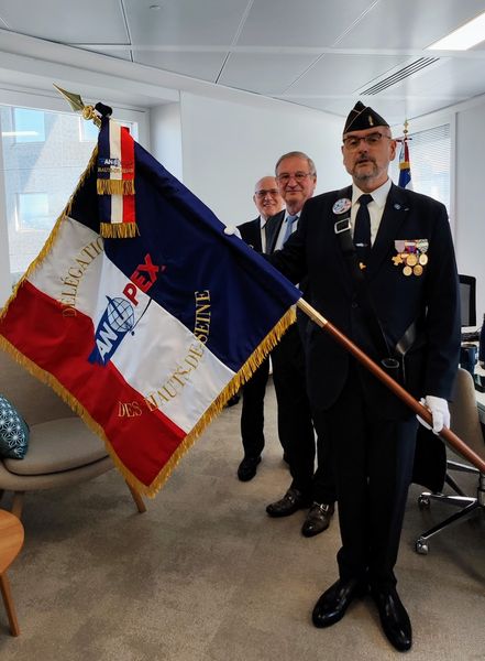 L’ANOPEX des Hauts-de-Seine a reçu son drapeau au siège de La France Mutualiste