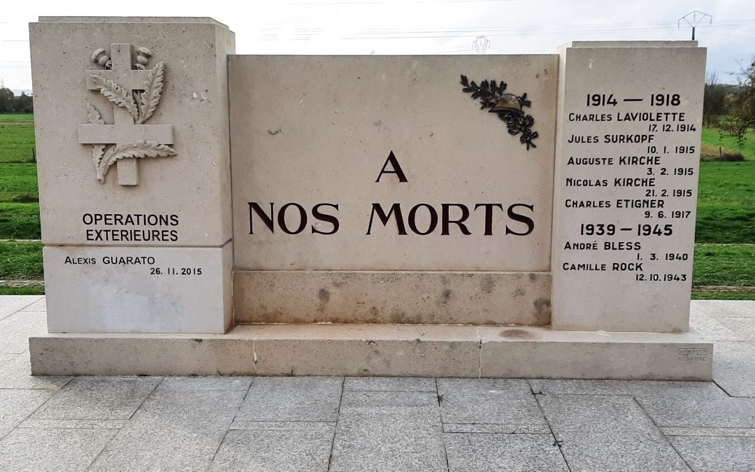 Inscription sur le monument aux morts de la ville de Bousse  en Moselle du sergent-chef Alexis Guarato mort pour la France au Mali